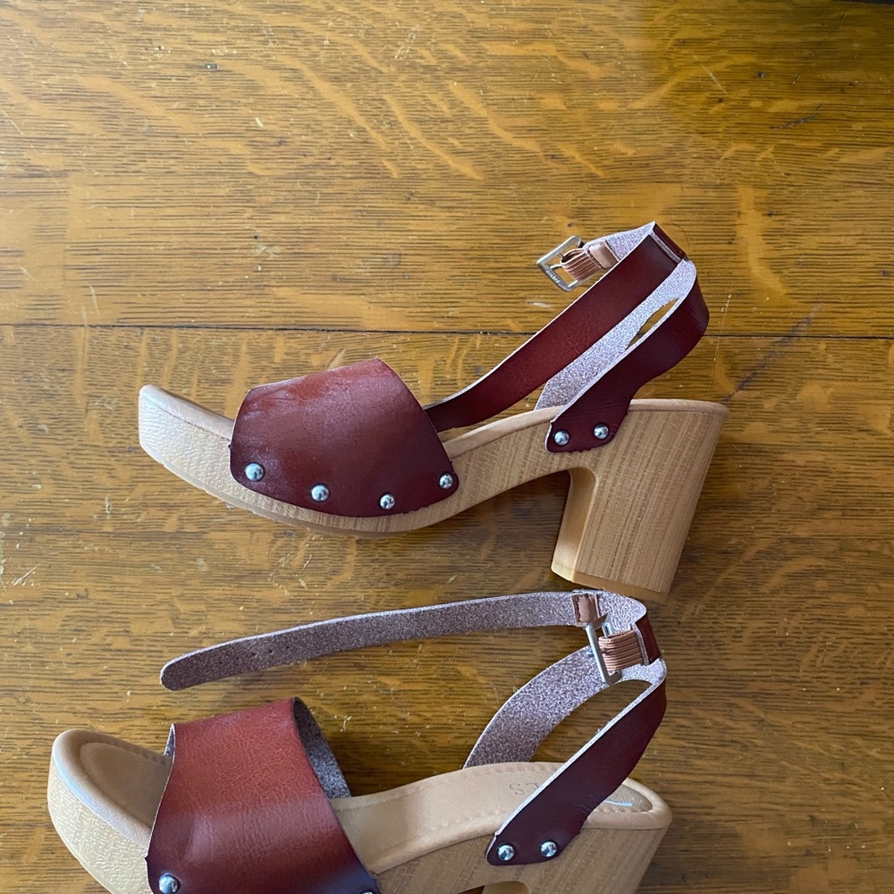 Dunes Women's Sunny Faux Wood Sandal +Memory Foam Size 9